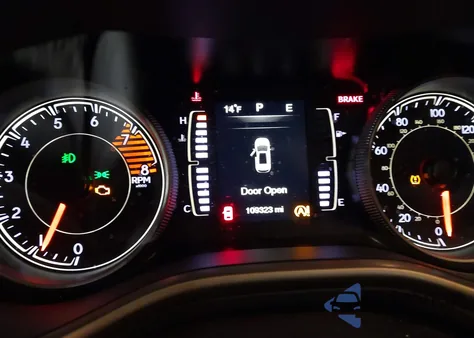 2016 Jeep Cherokee 75Th Anniversary from USA, damaged, VIN 1C4PJMCS5GW276875